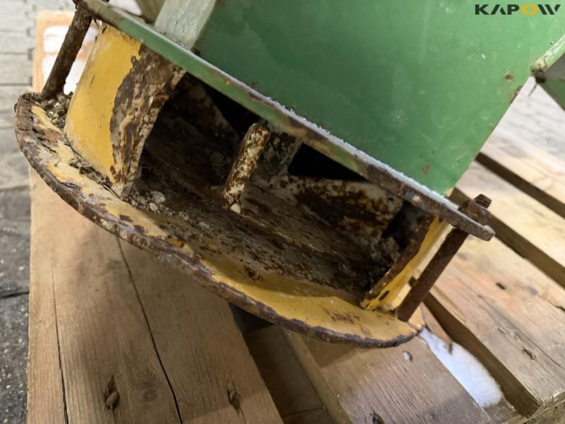 Bucket with auger 12