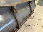 Bucket with Volvo hitch 11