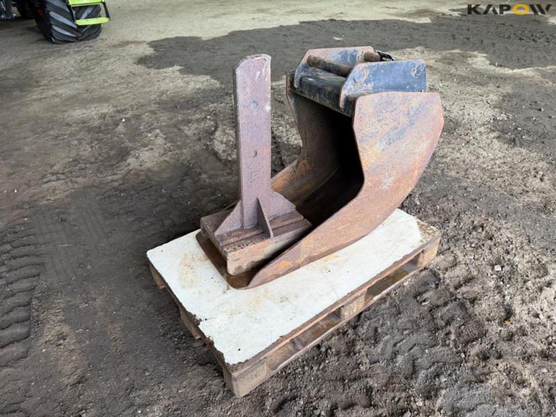 Shovel and cultivator with Hydrema hitch 3