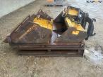 Bucket set in holder with Hydrema hitch 4