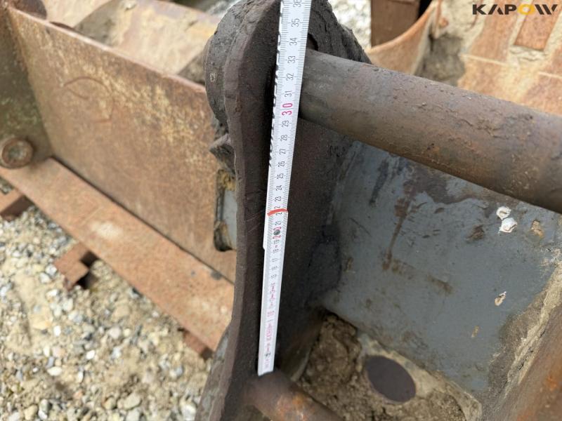 Shovels + stand 14