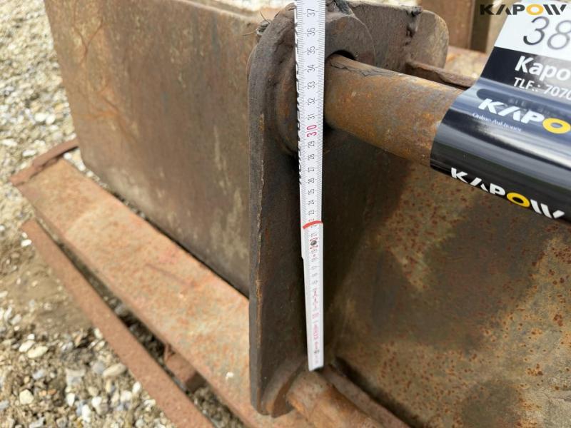 Shovels + stand 16