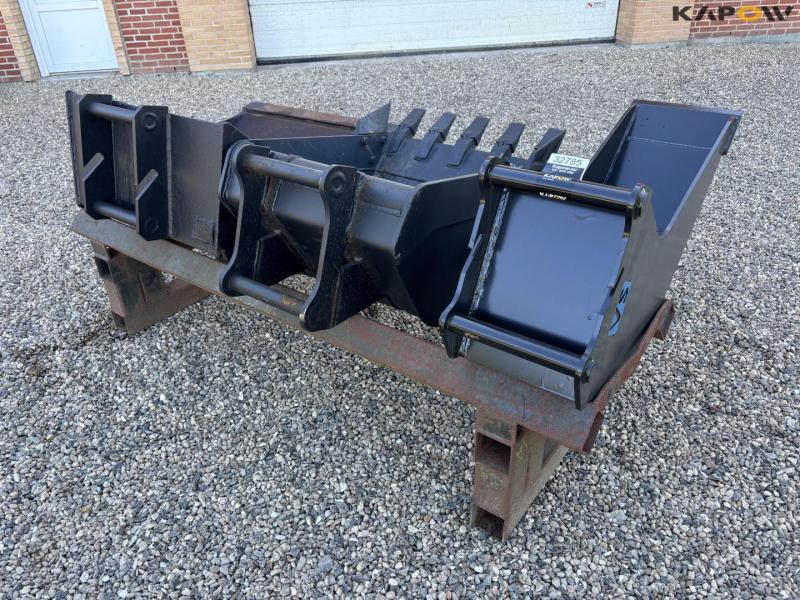 Buckets with Hydrema hitch 1