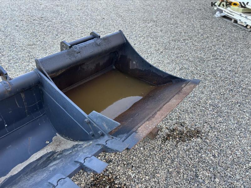 Buckets with Hydrema hitch 12