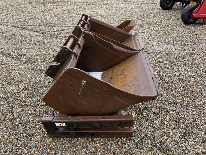 Buckets with Hydrema hitch 4