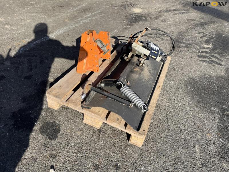 Scraper blade with bracket 3