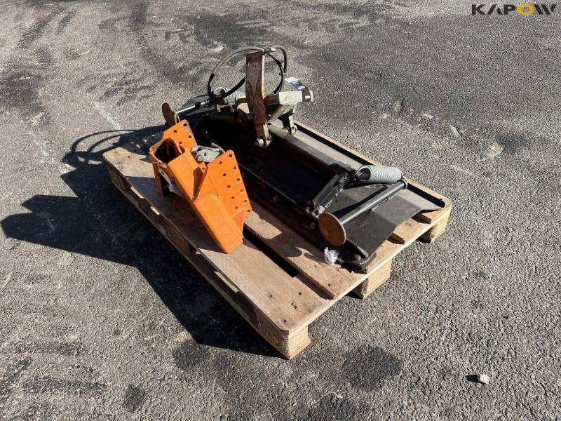 Scraper blade with bracket 5