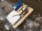 Bench vise, toolbox and compressed air roller 7