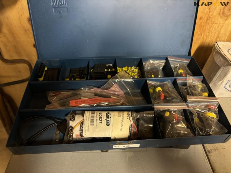 Drawer rack with miscellaneous items 4