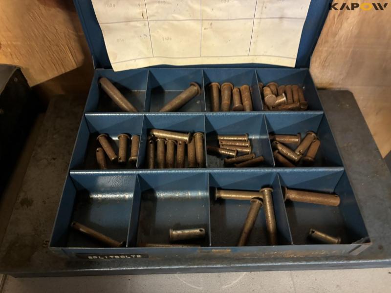 Drawer rack with miscellaneous items 9