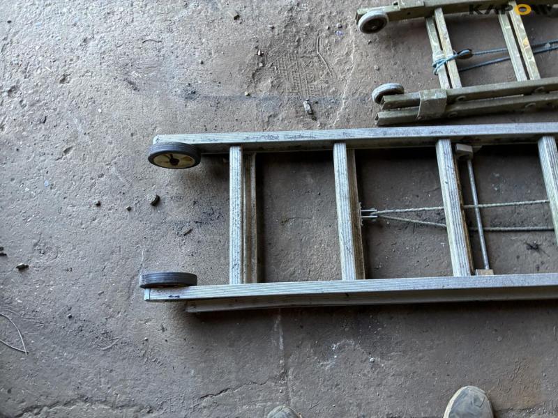 Extending ladder/roof ladder 6