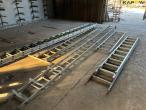 Extending ladder/roof ladder 3