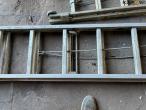 Extending ladder/roof ladder 7