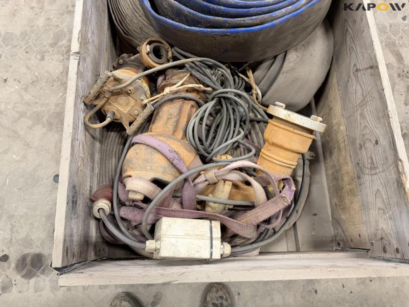 Hoses and pumps 10