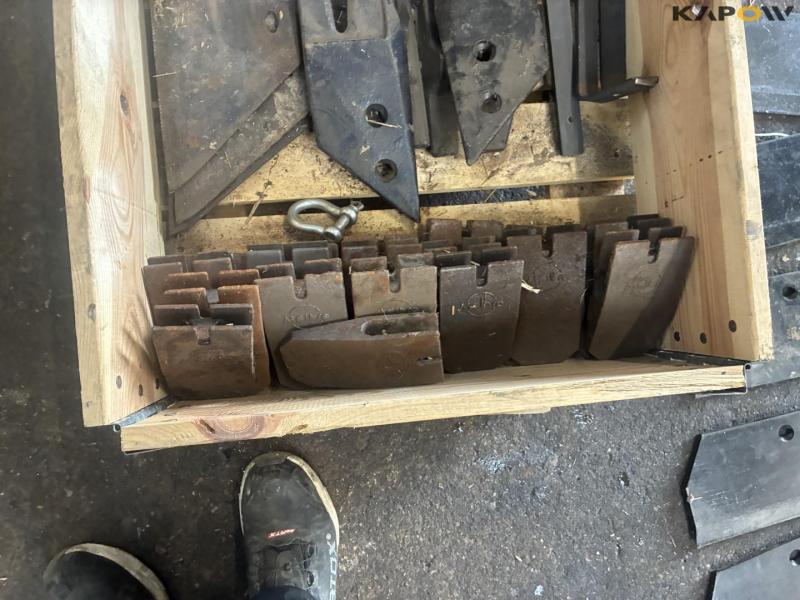 Wear parts for Kuhn plow 9