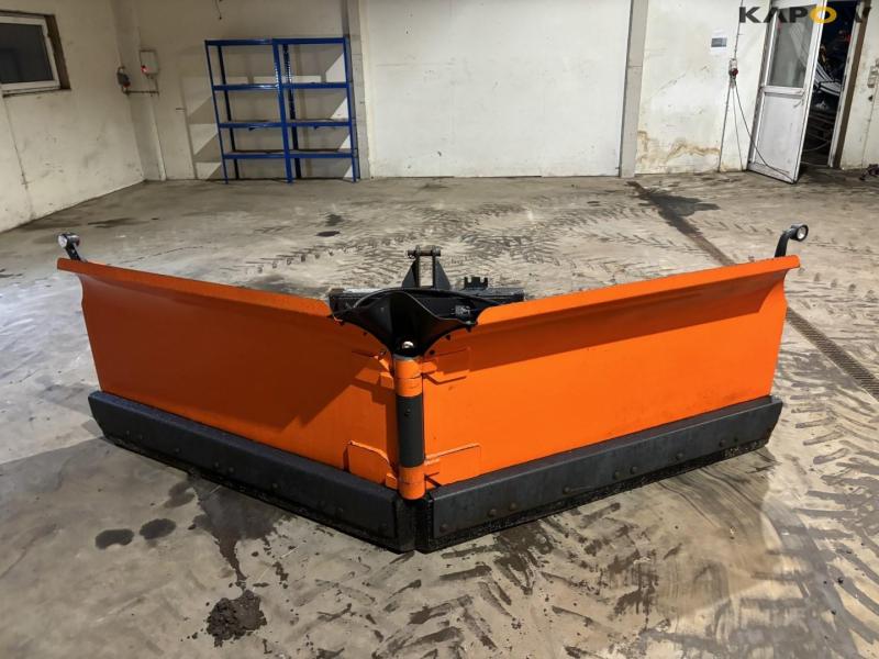 Snowplow with 3-point hitch 2