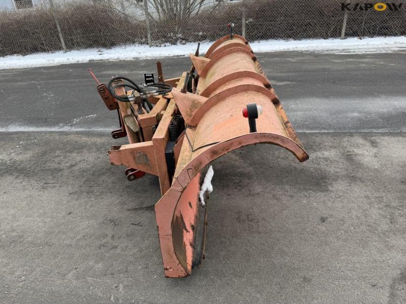 Snowplow with three-point hitch A-frame 4