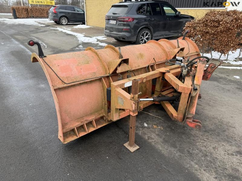 Snowplow with three-point hitch A-frame 7