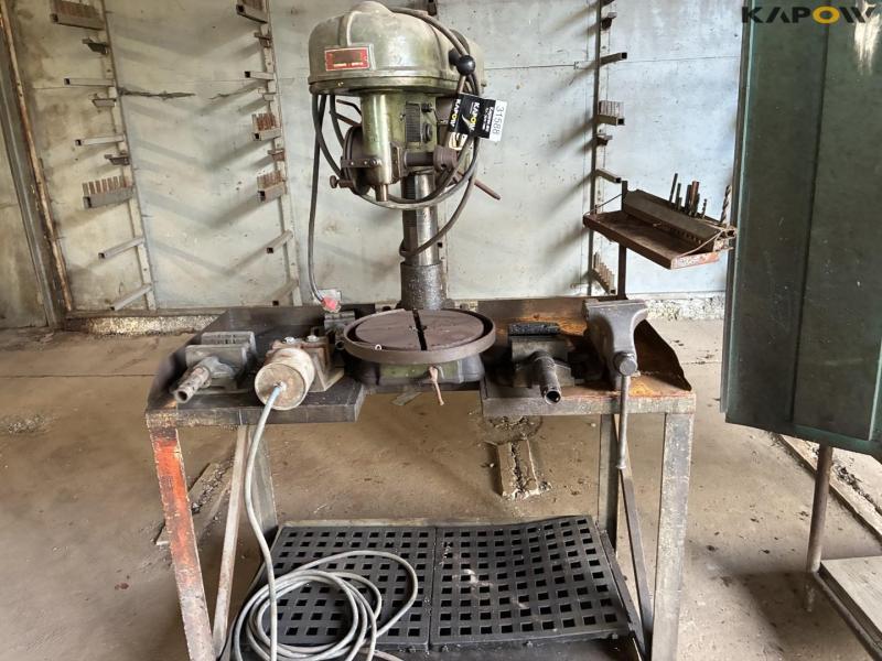 Column table machine with accessories and table 2