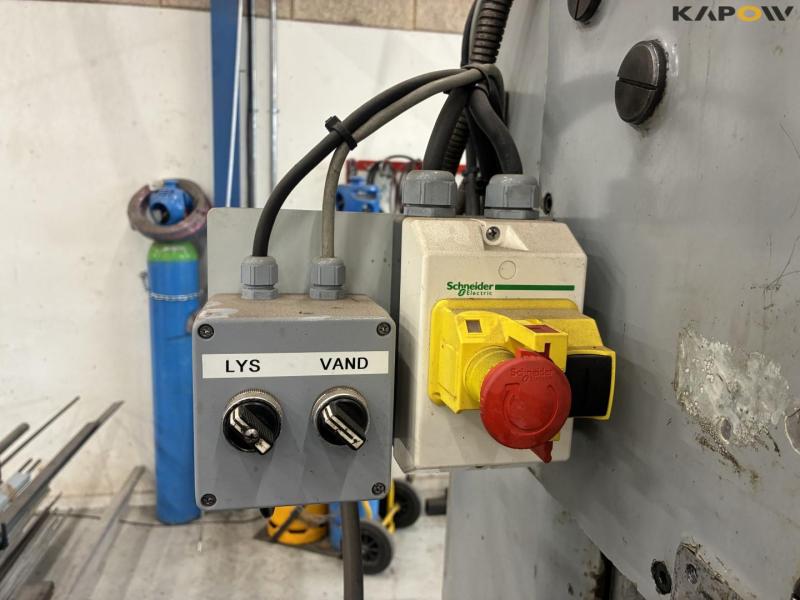 Column drilling machine with equipment 7