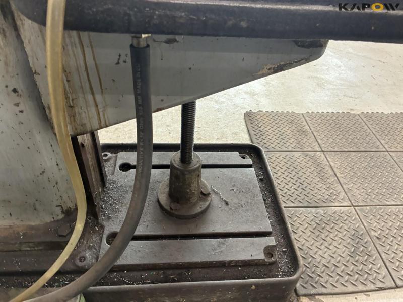 Column drilling machine with equipment 12