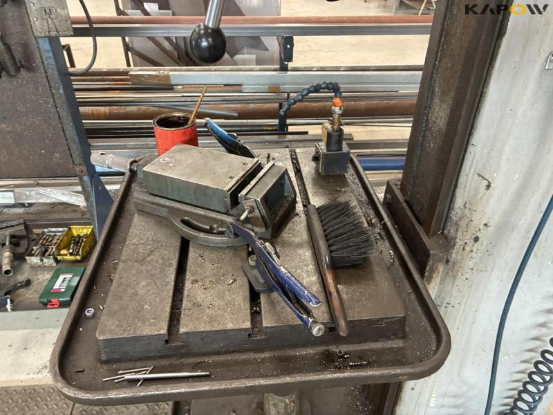 Column drilling machine with equipment 18