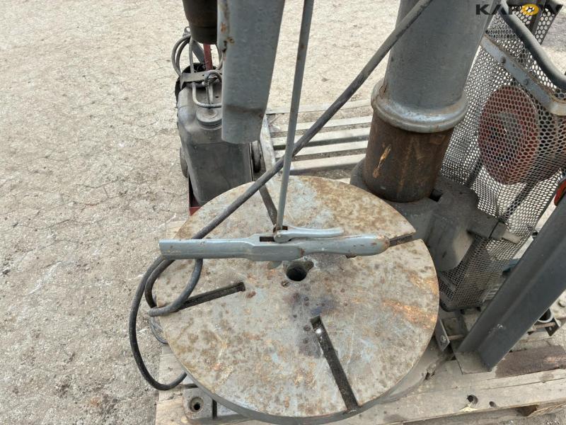 Column drilling machine 9