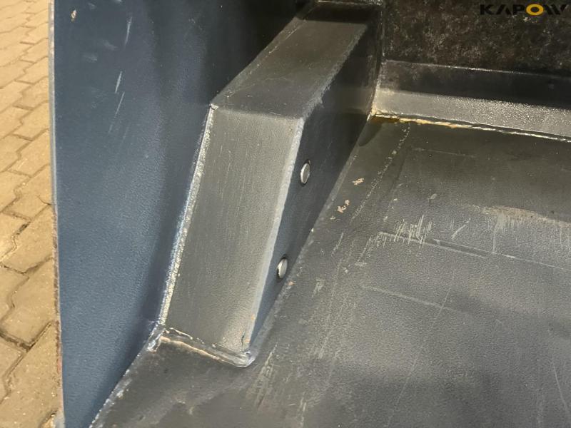 Sonarol SNR 2000/2/CYB high-trip bucket with Giant hitch 13