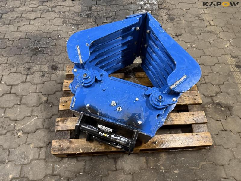 Sorting grab with Hydrema hitch 8