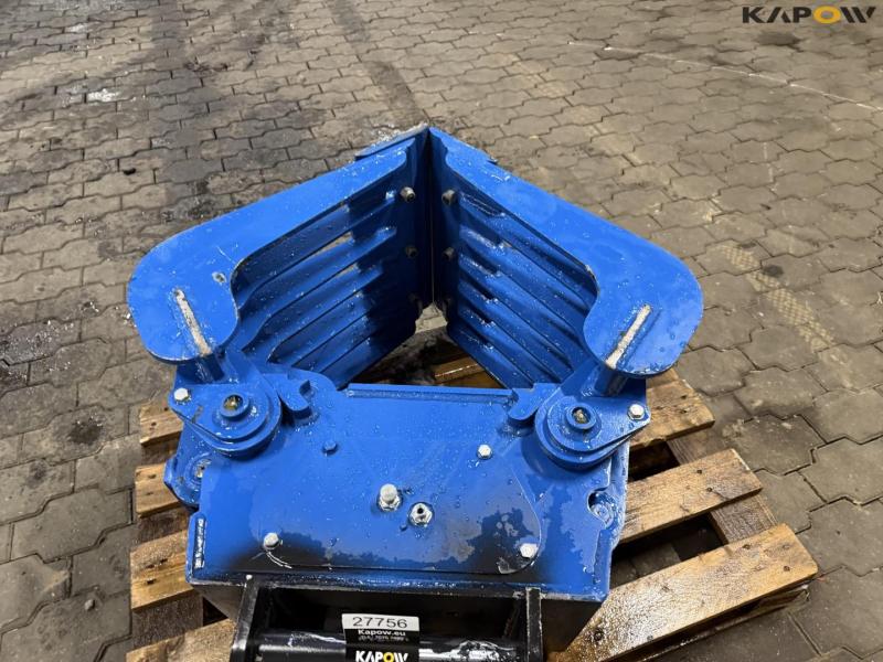 Sorting grab with Hydrema hitch 9