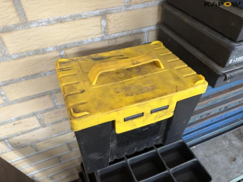 Assortment boxes with contents 7