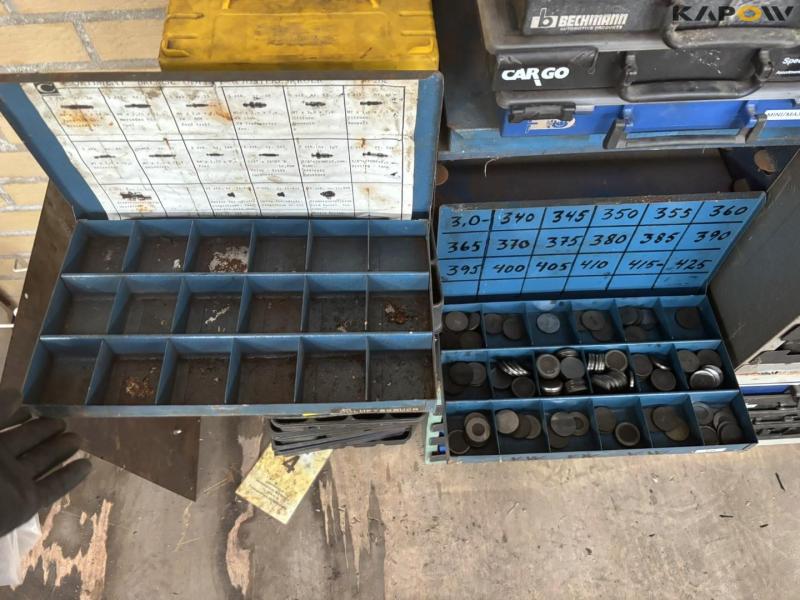 Assortment boxes with contents 13