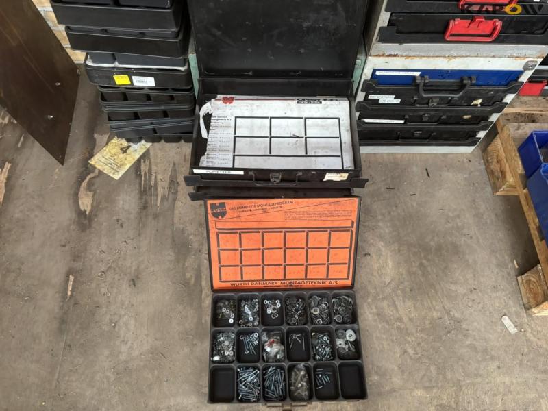 Assortment boxes with contents 16