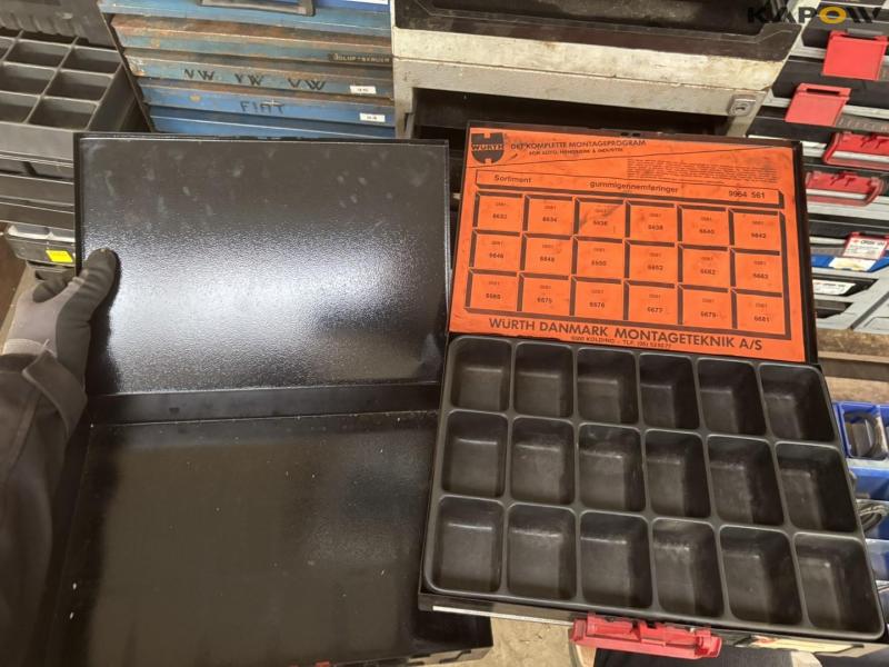 Assortment boxes with contents 22