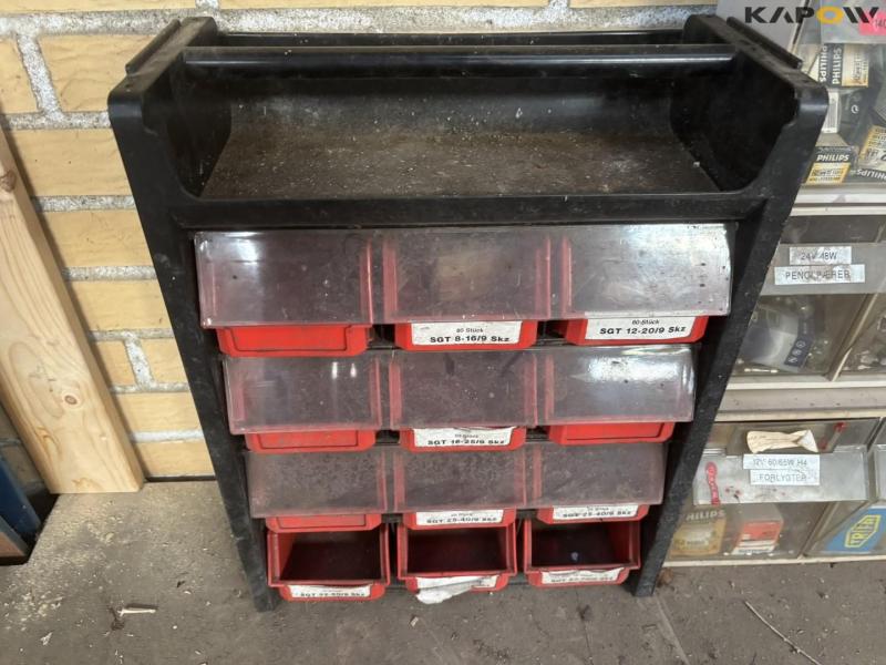 Assortment shelf with contents 3