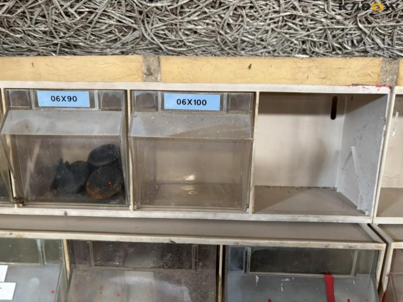 Assortment shelf with contents 7