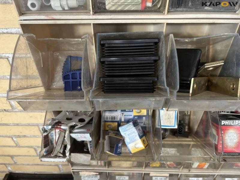 Assortment shelf with contents 10