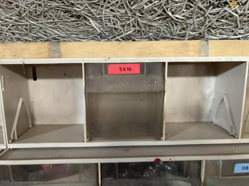 Assortment shelf with contents 18