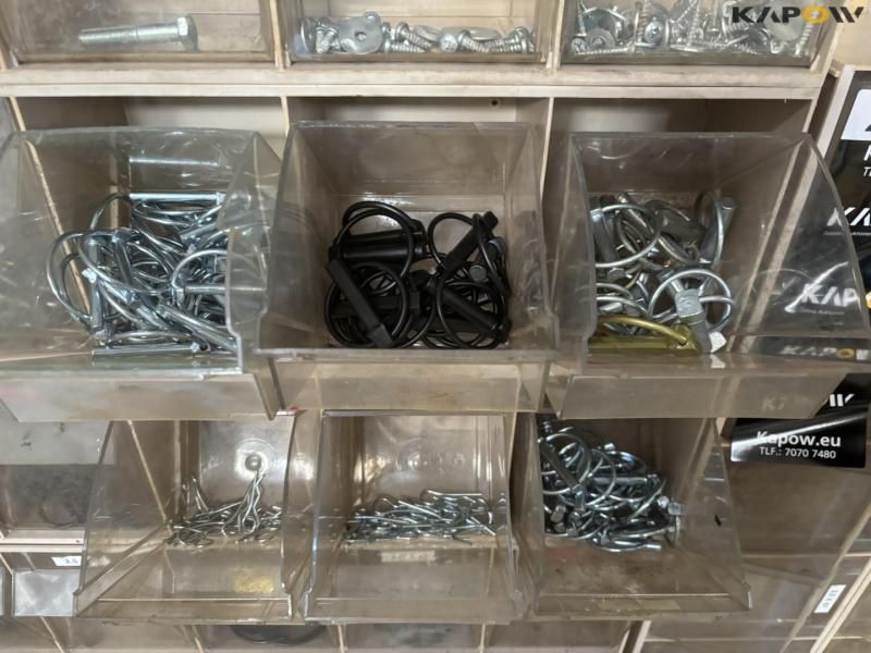 Assortment shelf with contents 32