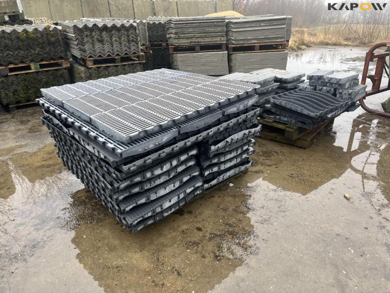 Plastic slats for piglets 3