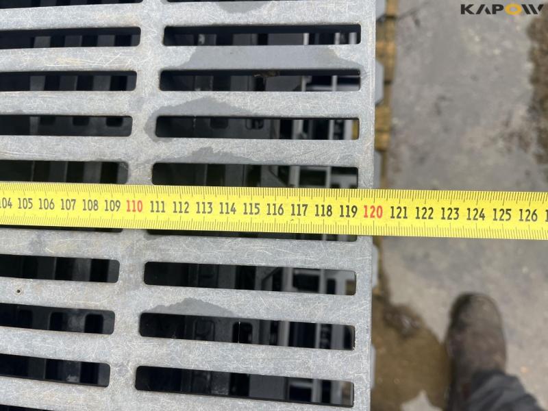 Plastic slats for piglets 10
