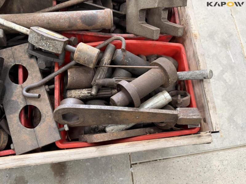 Special tools for Massey Ferguson 13