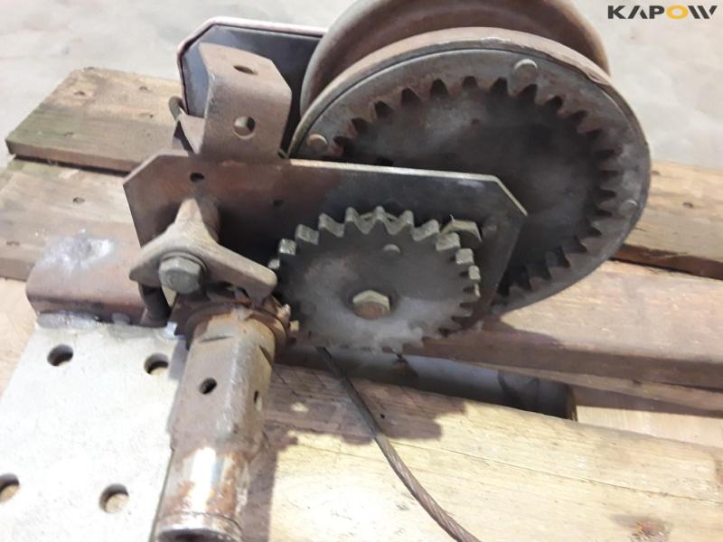 Frame mounting winch 10