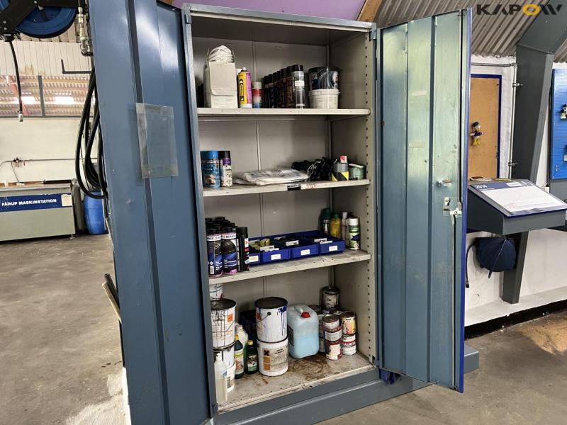 Spray cans and accessories 3