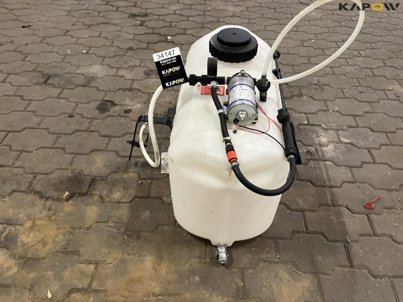 Spray tank with pump 4