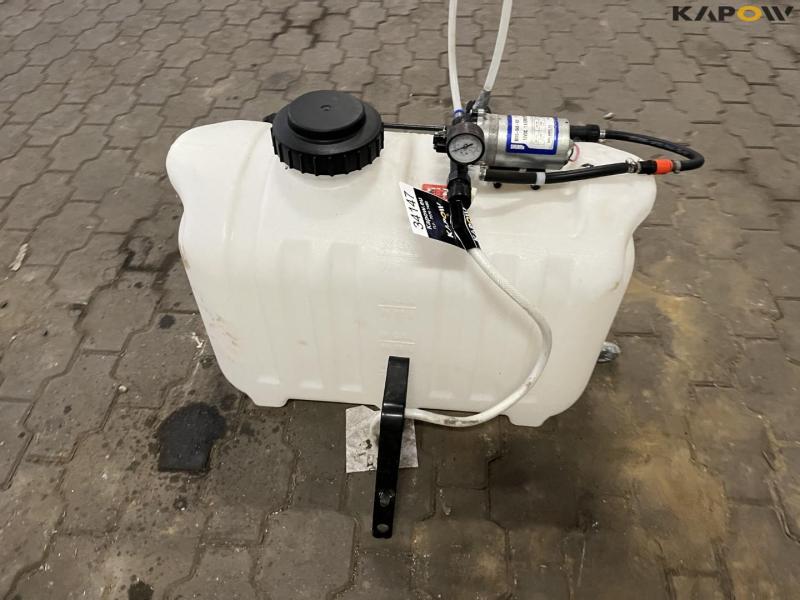 Spray tank with pump 6