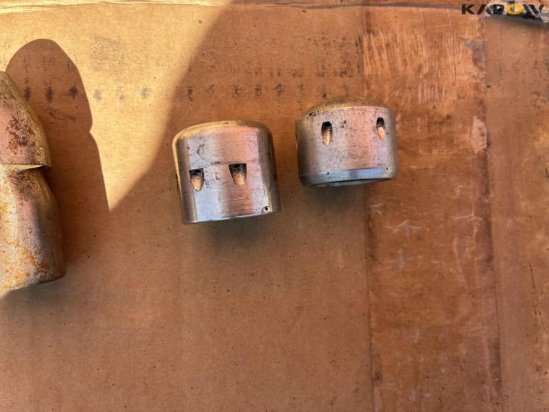 Spray nozzles 11