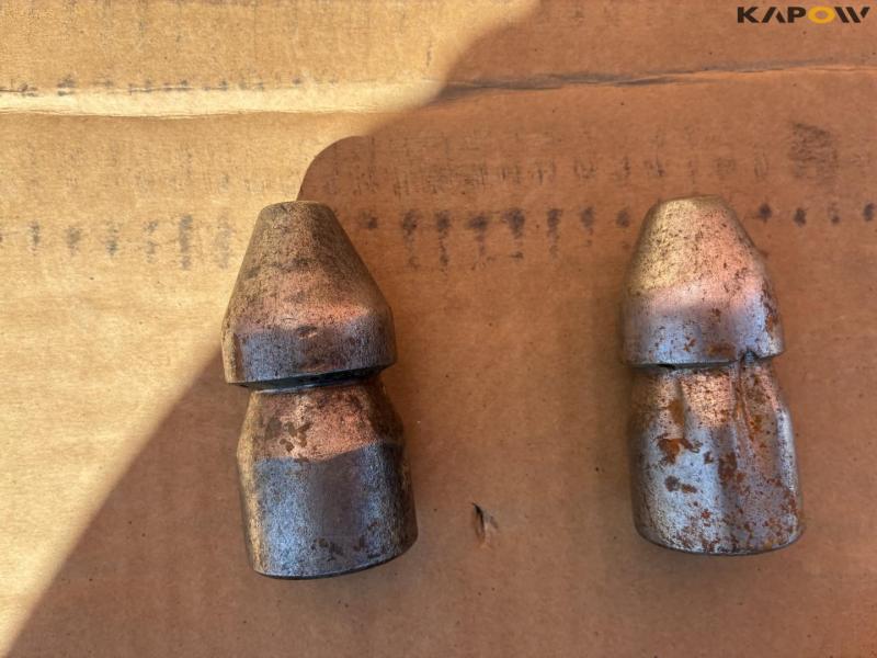 Spray nozzles 14