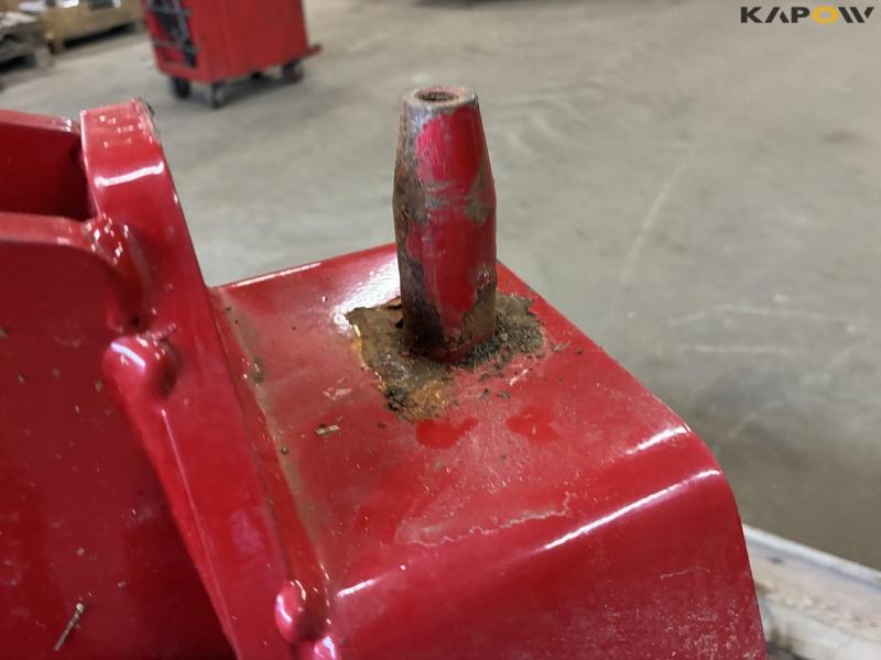 Stand for removing the feed on New Holland Fr. 16