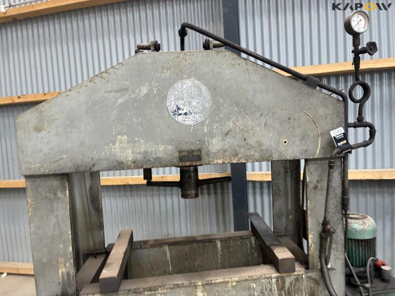 Stenhøj 100Ton presses 6